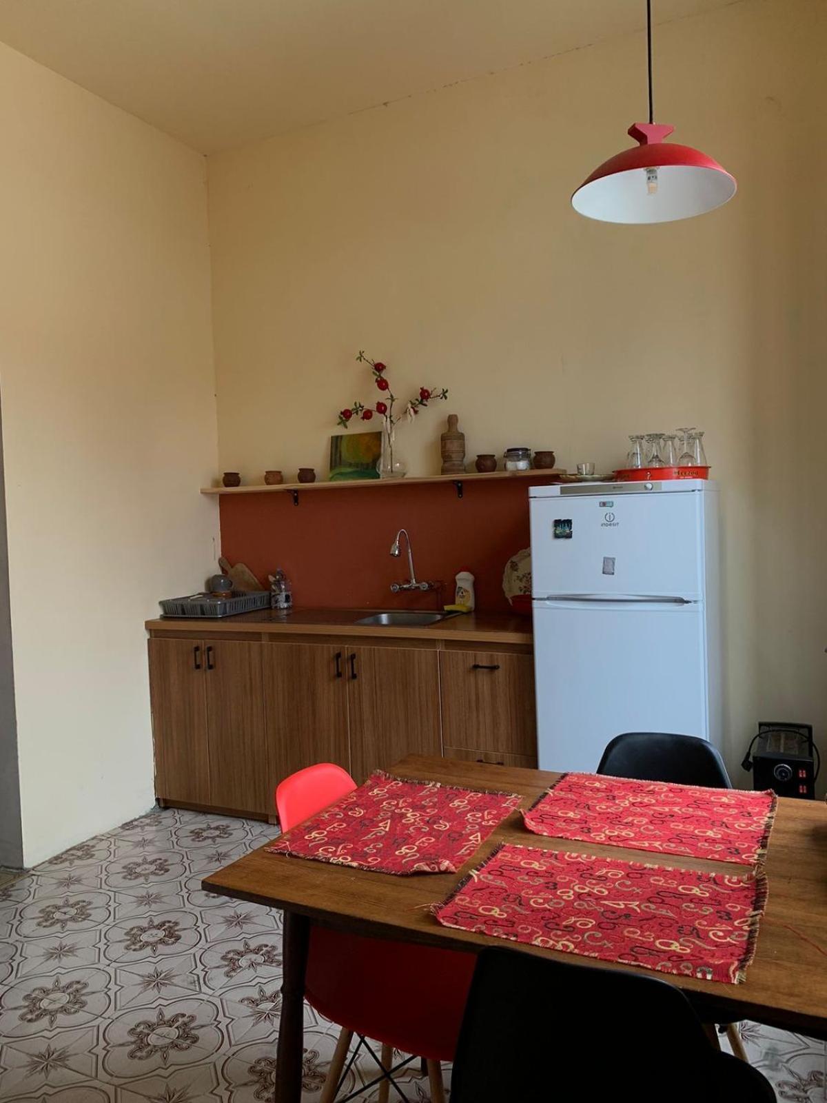 Daire Nina's Sweet Tiflis