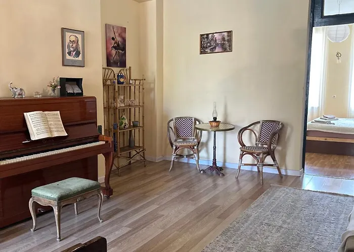 Nina\'S Sweet Home
